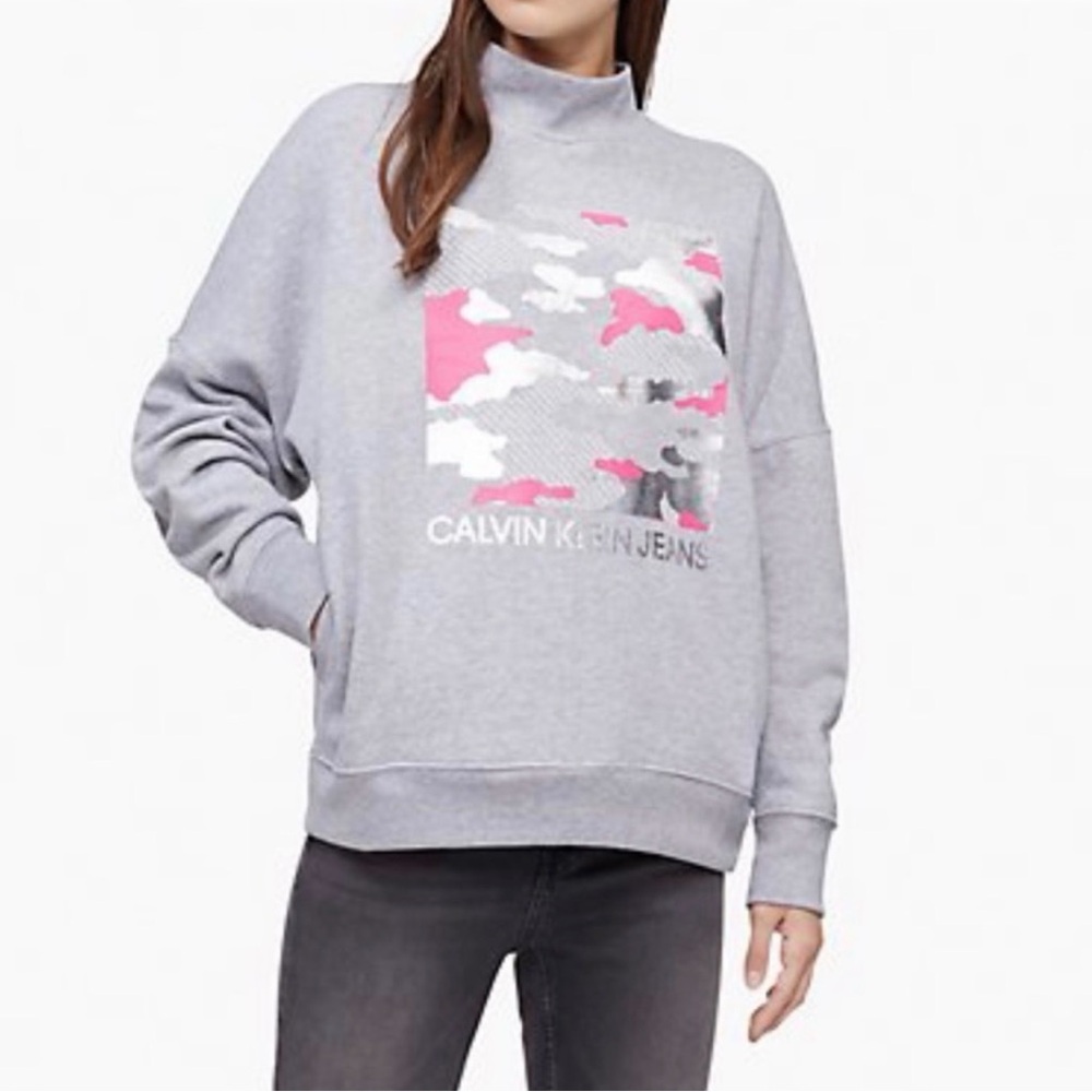 New Calvin Klein Jeans Light Gray Sweatshirt with Pink Camo Graphic size XS